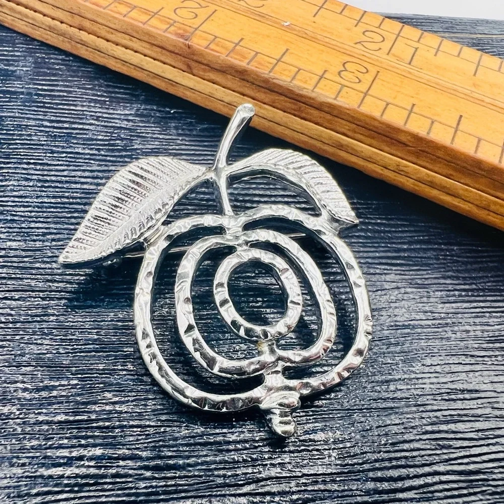 Vintage SARAH COVENTRY silver tone apple brooch pin